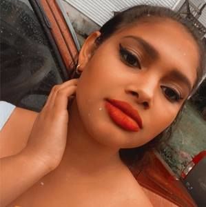 Meet your Posher, Yaneth